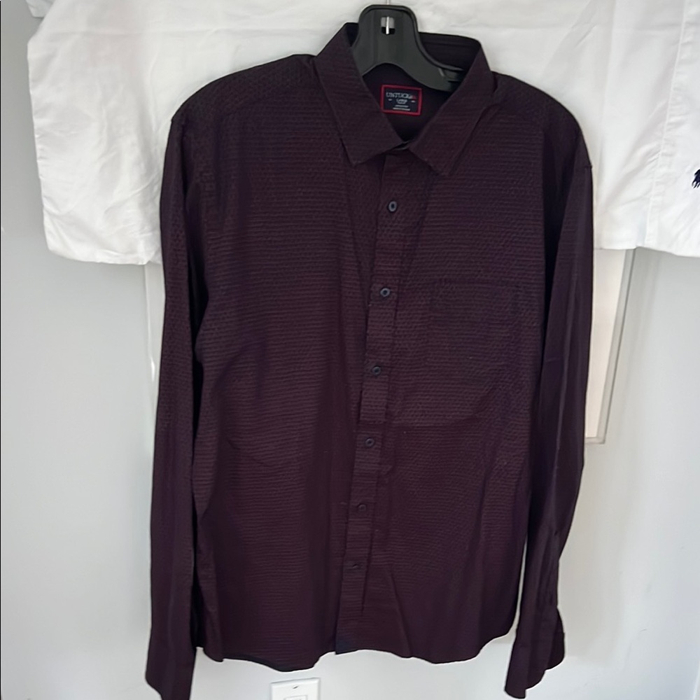 UNTUCKit Men's Dark red and black Casual Button Down Shirt. Size L